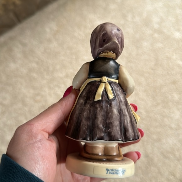 Hummel - A Heartfelt Gift - Picture 3 of 6